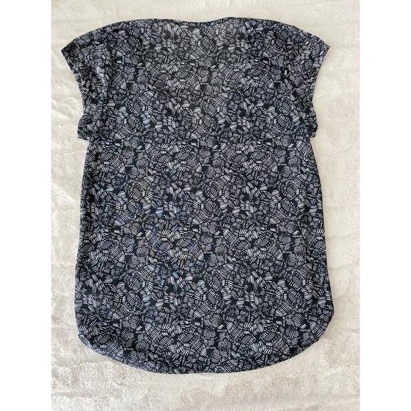 T-shirt Blouse from H&M. Size Small - Picture 2 of 5